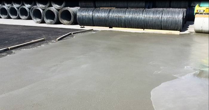 Pavimentazioni tailor-made in asfalto e calcestruzzo per piazzali di acciaierie
