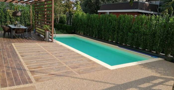 Pavimentazione continua in graniglia naturale: con IPM GeoDrena® la piscina diventa protagonista